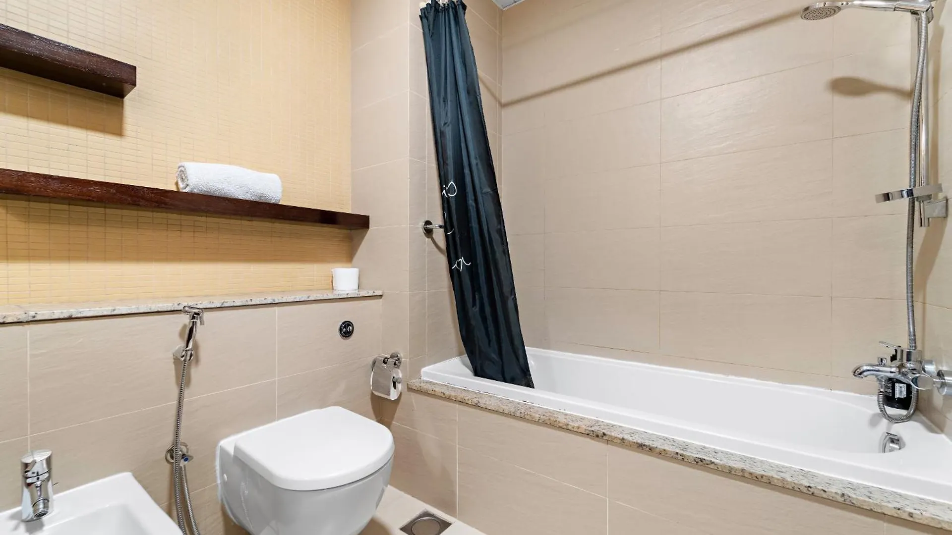 Vayk - Spacious 2 Bd With Beach Access & Private Gym On Palm Jumeirah Dubai Daire